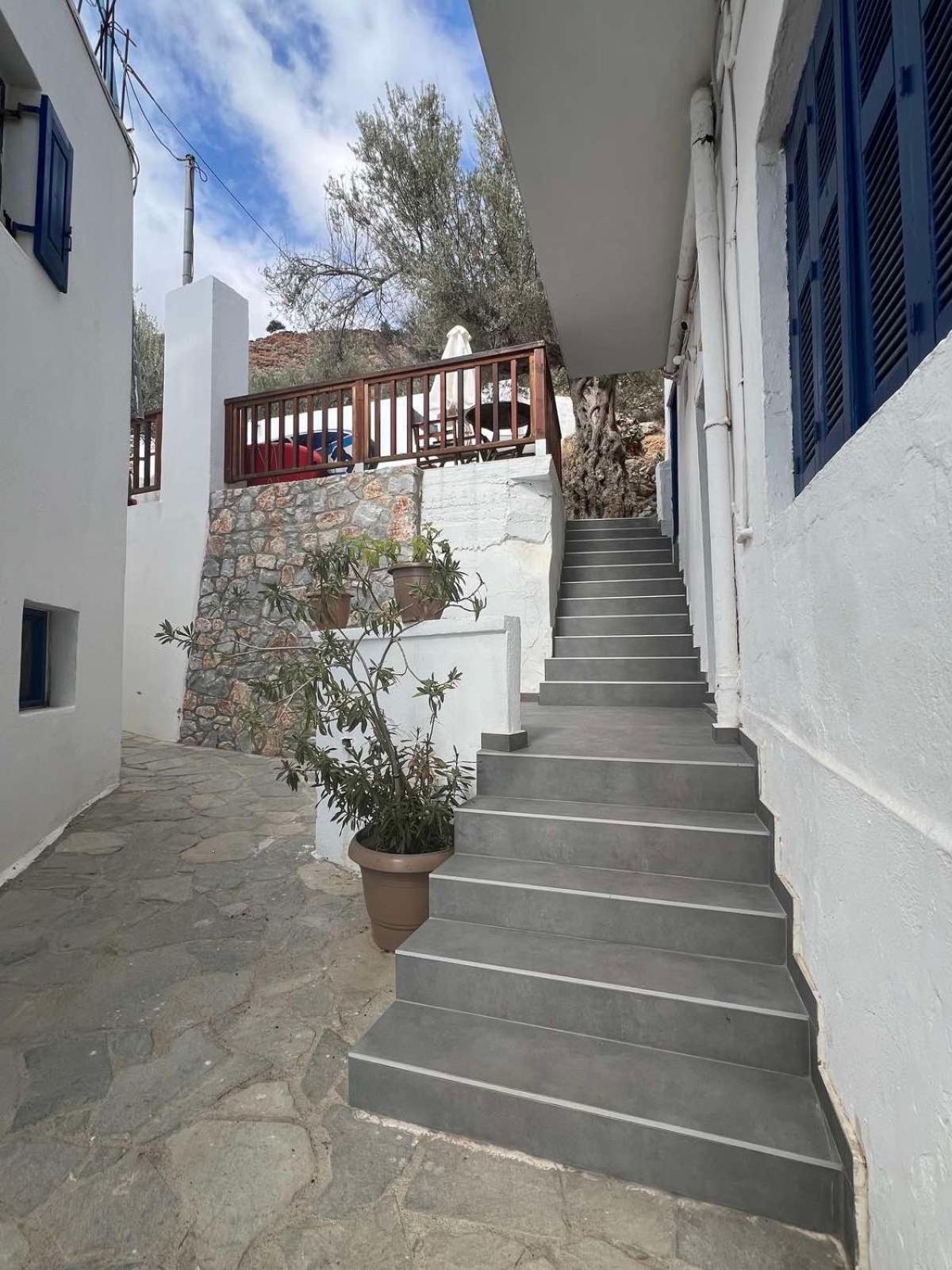 Scirocco Rooms Lutró Exterior foto
